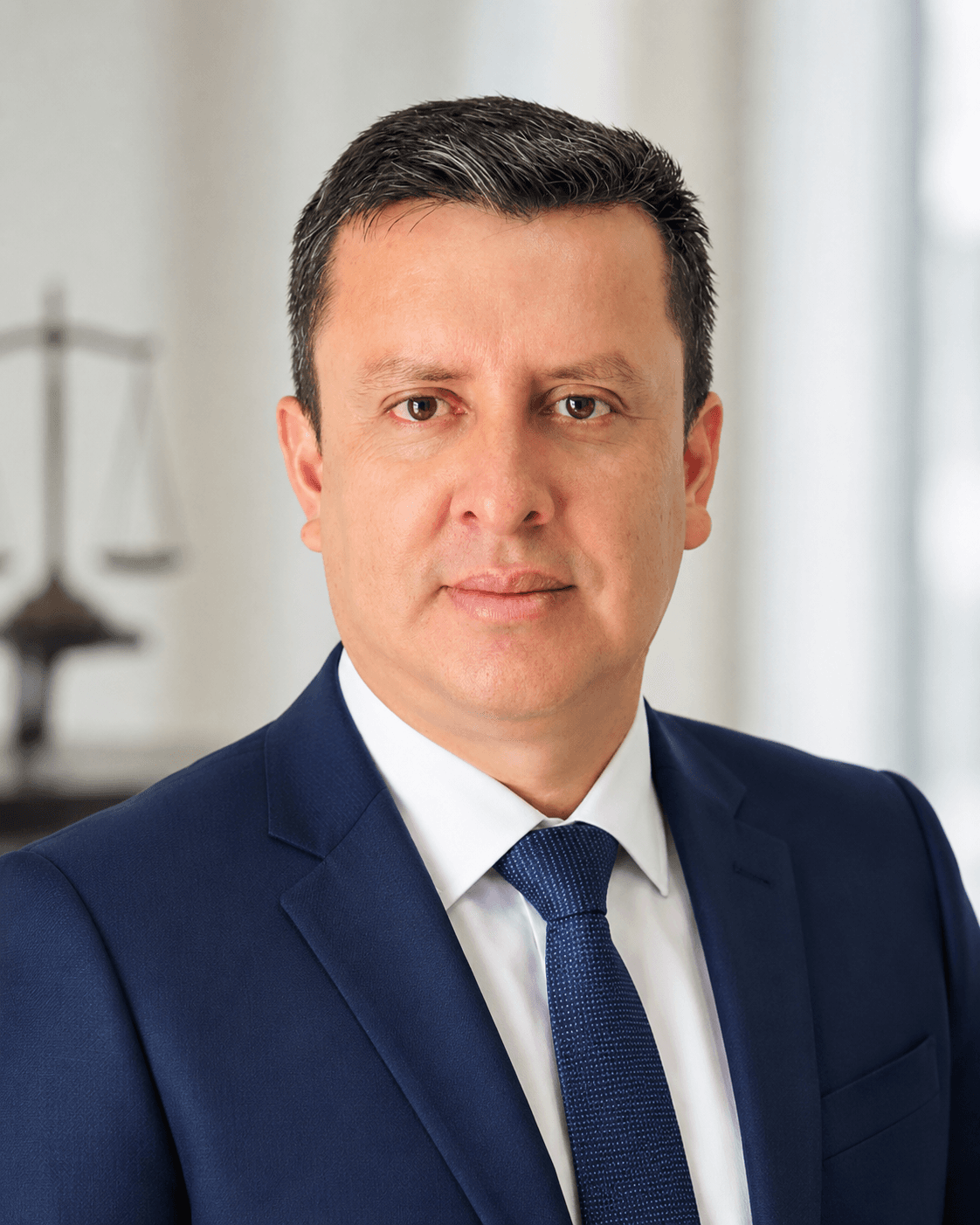 Retrato profesional de Juan Berley Leal Bernal, fundador de Leal Abogados